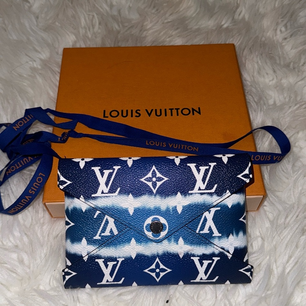 Authentic Louis Vuitton Monogram Escale Medium Kirigami Pochette